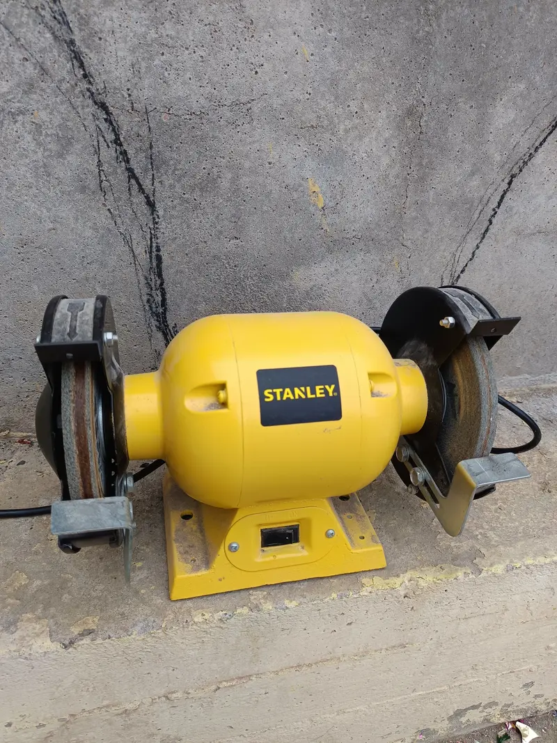 Esmeril de banco Stanley
